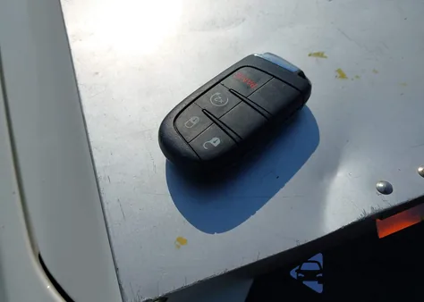 2019 Jeep Compass Limited 4X4 из США, поврежденный, VIN 3C4NJDCB5KT733884